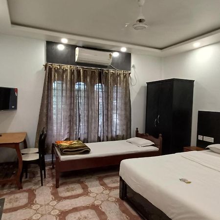 Hotel Santi Palace Bokākhāt 外观 照片